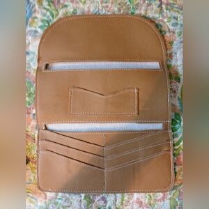 Elegant Tan Vinyl Clutch